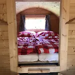 Tatil parkı Schlaffass - Schlafen Im Holzfass Tattendorf