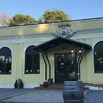 Tatil parkı Schlaffass - Schlafen Im Holzfass Tattendorf